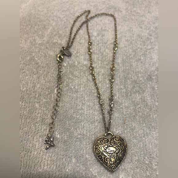 Vintage Lia Sophia Queen Bee pendant heart necklace - Picture 4 of 4